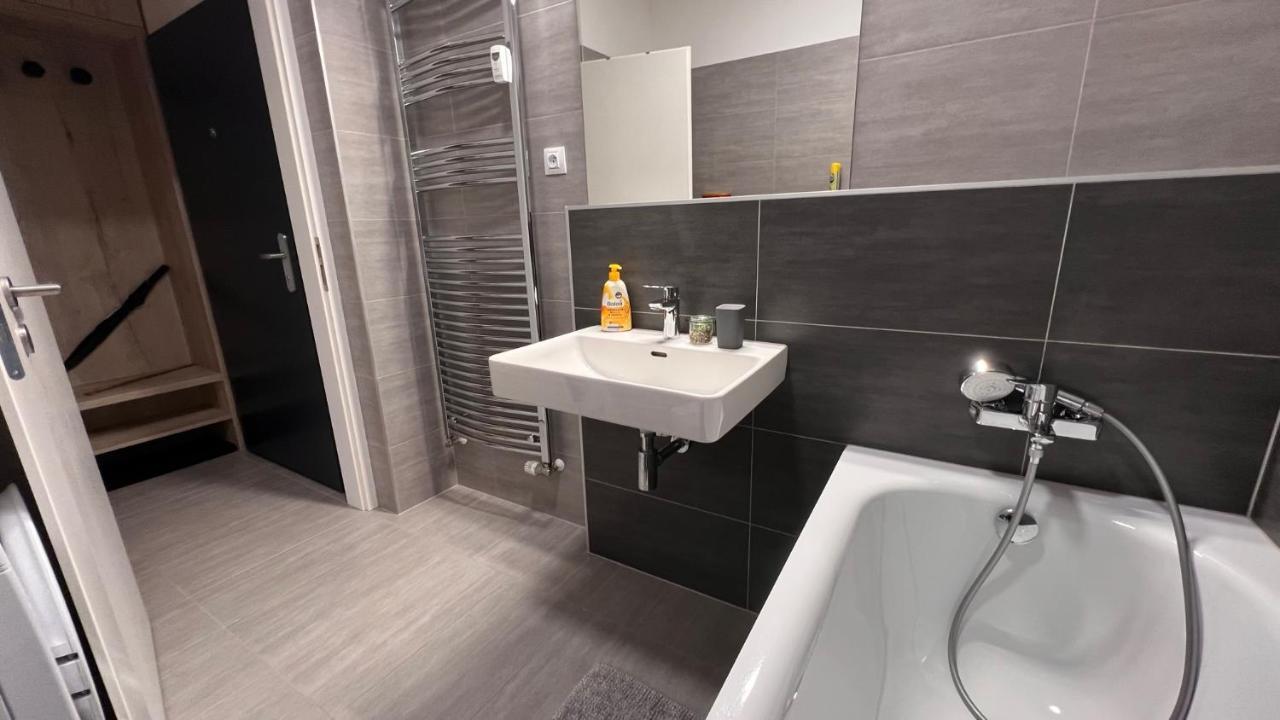 2 Room Apartment, With A View Of The Castle Bratislava Dış mekan fotoğraf